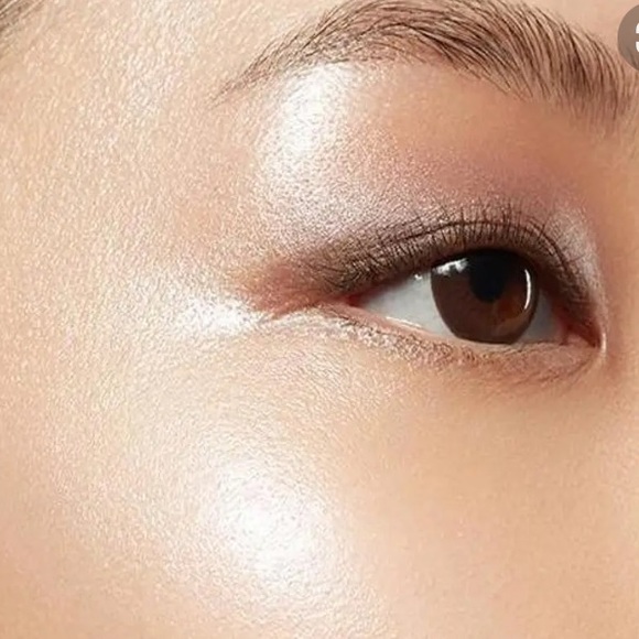 Illamasqua Beyond Powder Highlighter in Deity BNIB - Picture 13 of 14